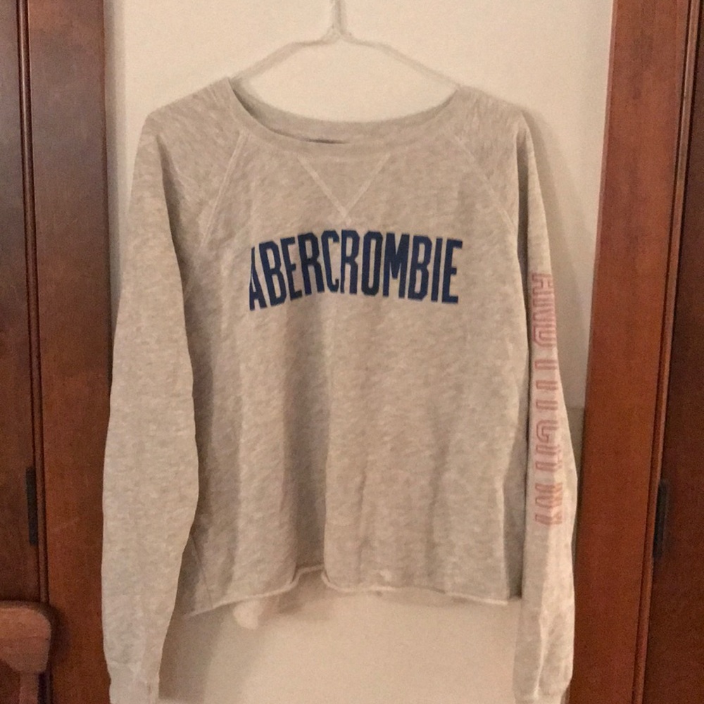 grey abercrombie cropped sweatshirt